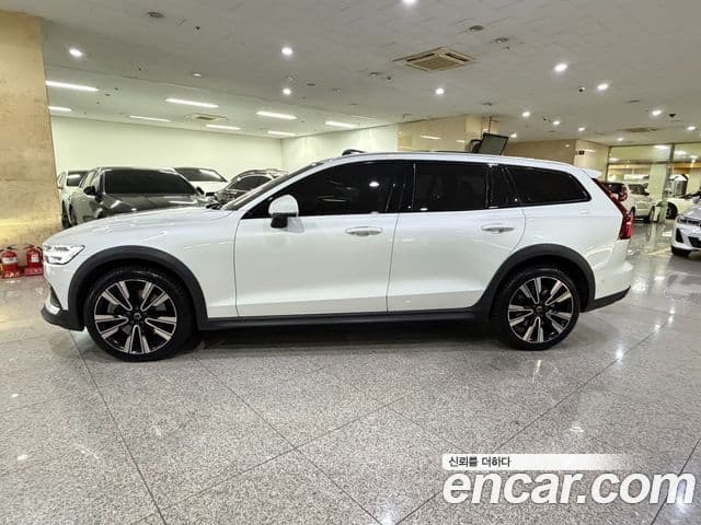 Volvo V60 Cross Country 2021 — Фото 3/19