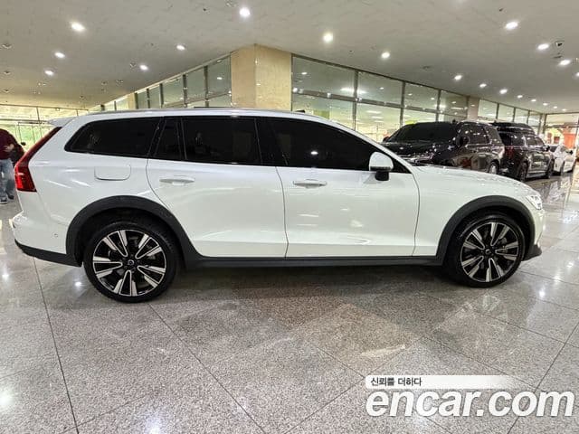 Volvo V60 Cross Country 2021 — Фото 5/19