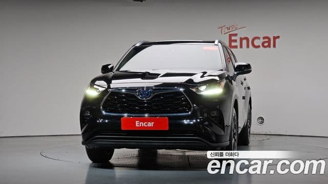Toyota Highlander 2023 — Фото 3/20