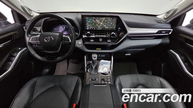 Toyota Highlander 2023 — Фото 7/20