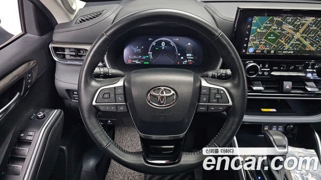 Toyota Highlander 2023 — Фото 13/20