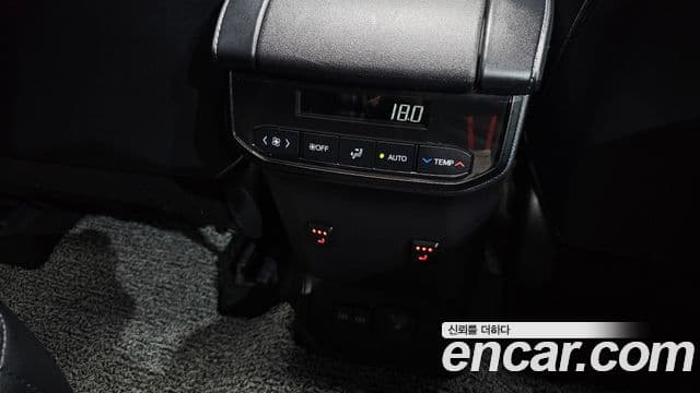 Toyota Highlander 2023 — Şəkil 14/35
