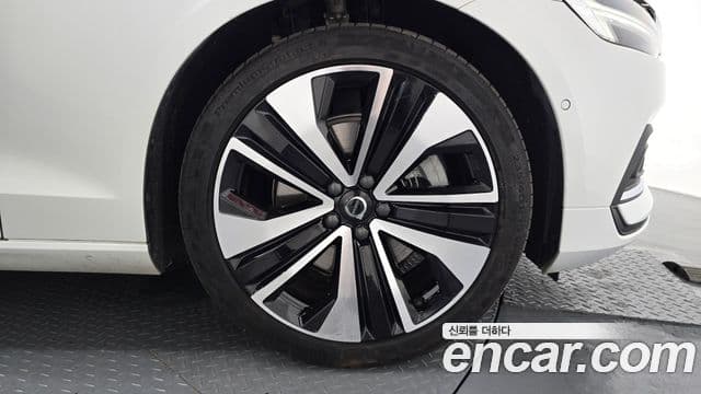 Volvo S60 2024 — ფოტო 16/32
