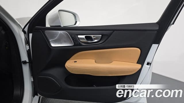 Volvo S60 2024 — ფოტო 30/32