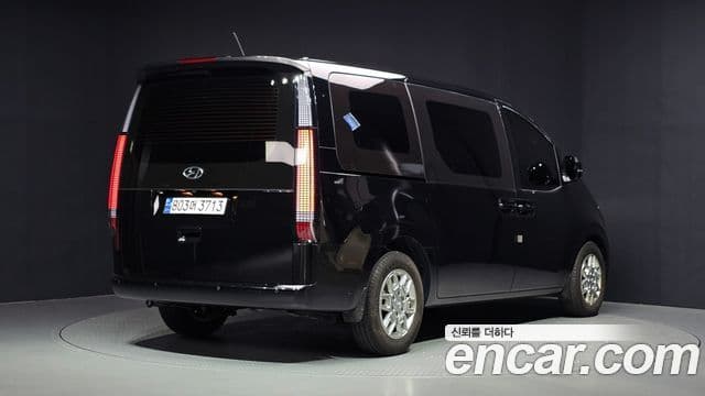 Hyundai Staria 2023 — Фото 1/20