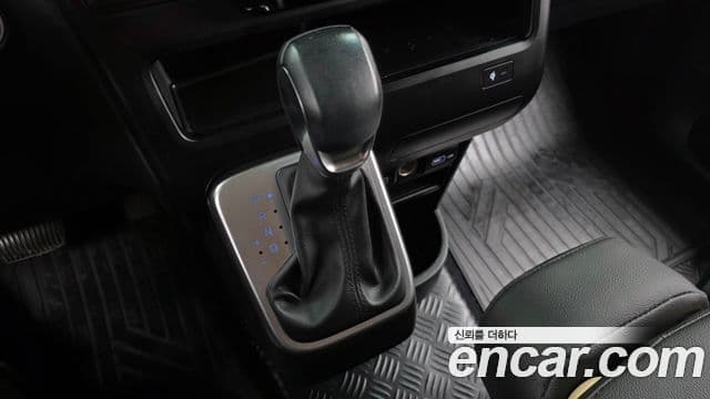 Hyundai Staria 2023 — Фото 7/20