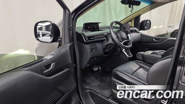 Hyundai Staria 2023 — Фото 8/20