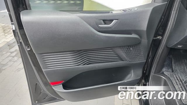 Hyundai Staria 2023 — Şəkil 25/32