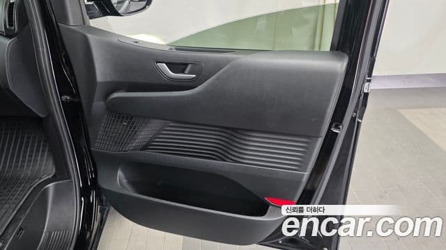 Hyundai Staria 2023 — Şəkil 28/32