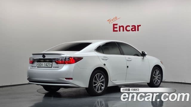 Lexus ES300h 2018 — Фото 2/20
