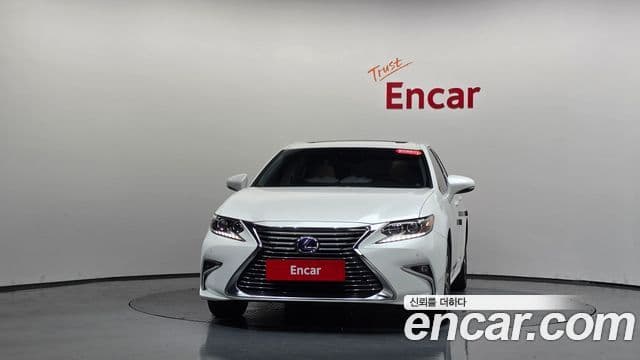 Lexus ES300h 2018 — Фото 3/20