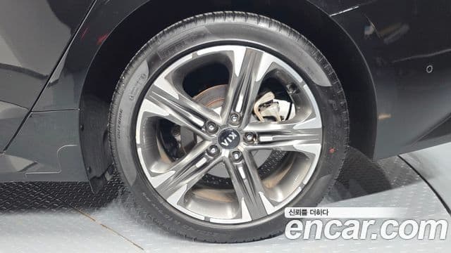 Kia K5 2021 — ფოტო 4/33