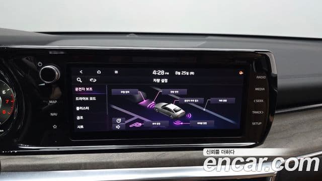 Kia K5 2021 — ფოტო 10/33