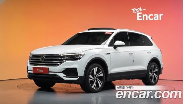 Volkswagen Touareg 2023 — Фото 1/20