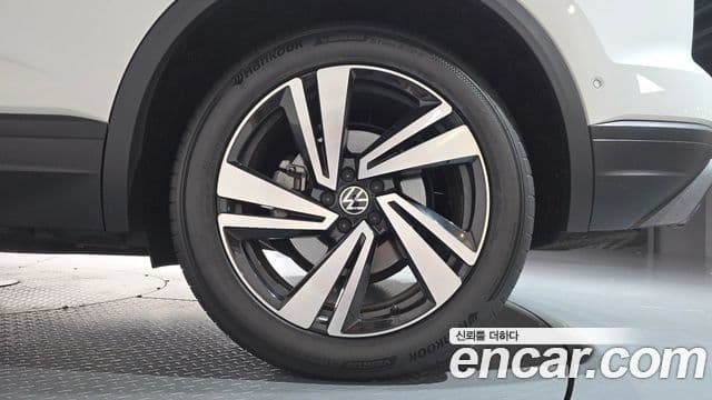 Volkswagen Touareg 2023 — Photo 9/36