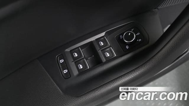 Volkswagen Touareg 2023 — Photo 2/36