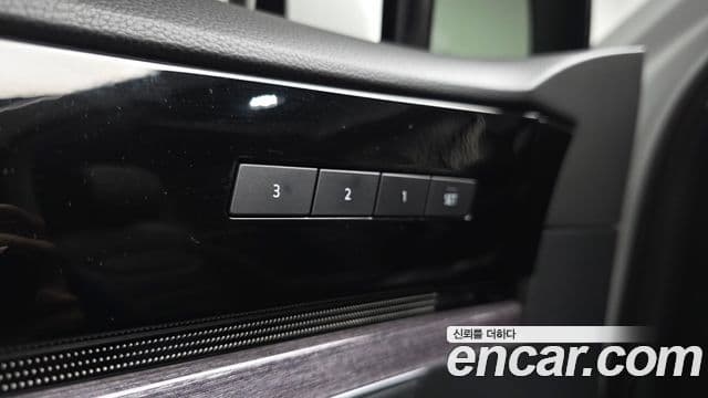 Volkswagen Touareg 2023 — Photo 4/36