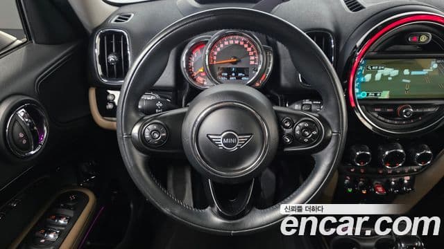 Mini Cooper D Countryman 2018 — Фото 13/20