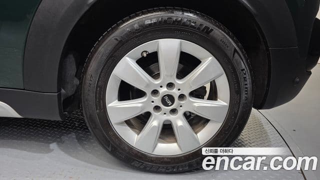 Mini Cooper D Countryman 2018 — Şəkil 27/30
