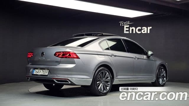 Volkswagen Passat GT 2021 — Фото 2/20