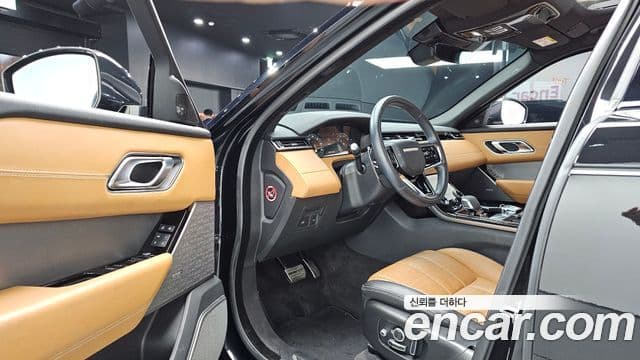 Land Rover Range Rover Velar 2022 — Фото 10/20