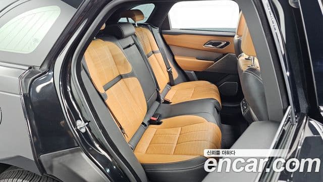 Land Rover Range Rover Velar 2022 — Фото 11/20