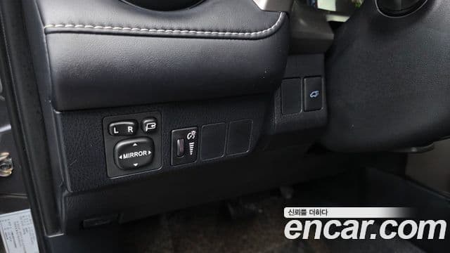 Toyota RAV4 2018 — Фото 12/20