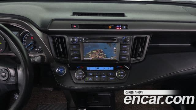 Toyota RAV4 2018 — Фото 14/20