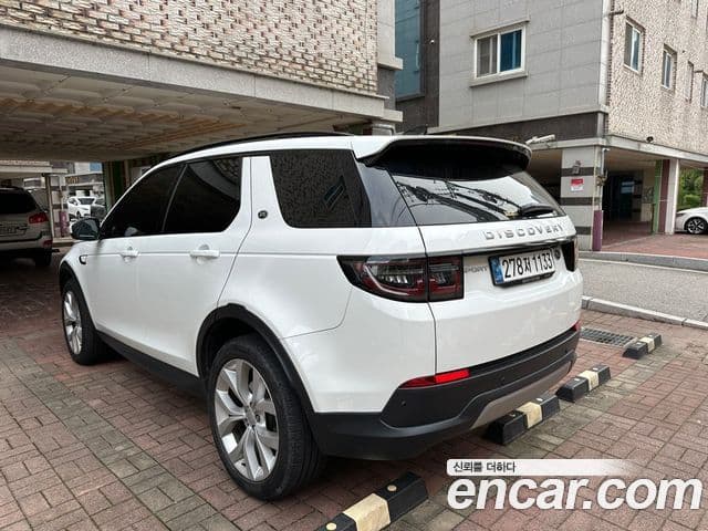 Land Rover Discovery Sport 2023 — Фото 3/18