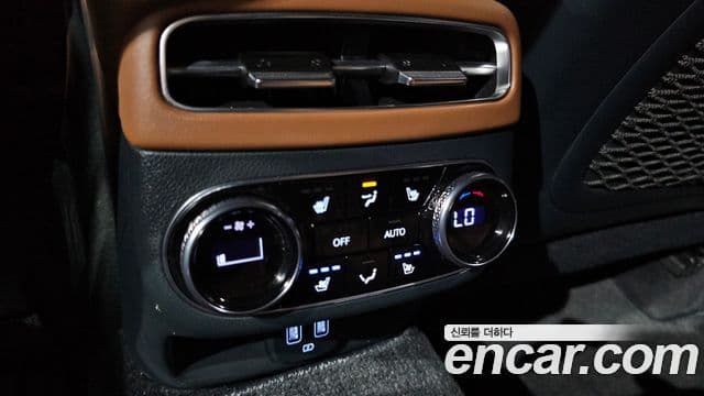 Genesis GV70 2023 — Şəkil 22/34