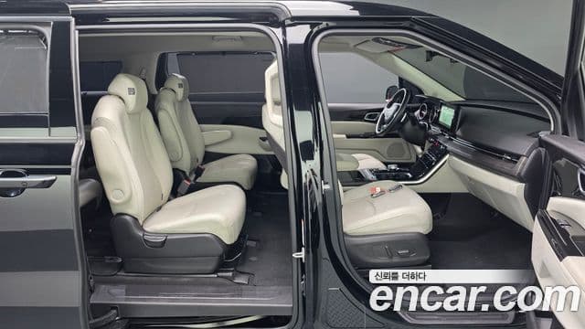 Kia Carnival 2023 — Şəkil 24/33