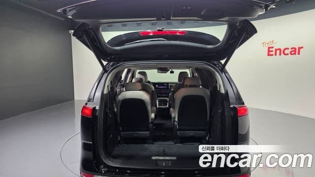 Kia Carnival 2023 — Şəkil 27/33