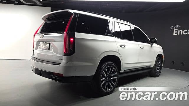 Cadillac Escalade 2021 — Фото 2/20