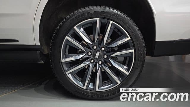 Cadillac Escalade 2021 — ფოტო 29/38
