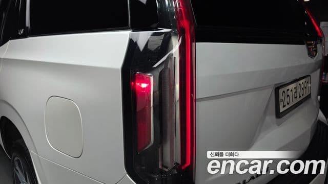 Cadillac Escalade 2021 — ფოტო 25/38