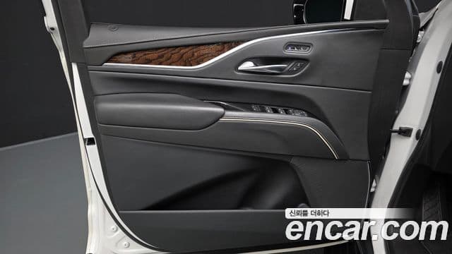 Cadillac Escalade 2021 — ფოტო 23/38