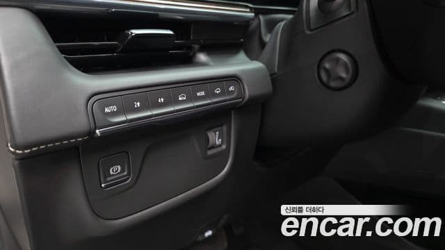Cadillac Escalade 2021 — ფოტო 31/38