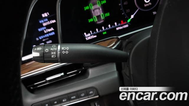 Cadillac Escalade 2021 — ფოტო 35/38