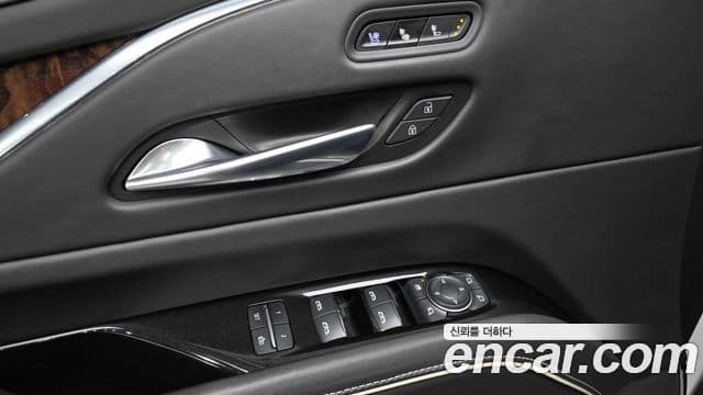 Cadillac Escalade 2021 — ფოტო 27/38