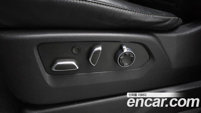 Cadillac Escalade 2021 — ფოტო 16/38