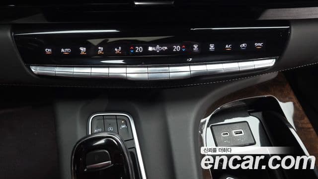 Cadillac Escalade 2021 — ფოტო 8/38