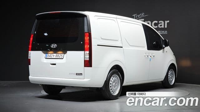Hyundai Staria 2025 — Фото 2/20