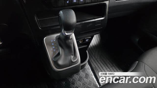 Hyundai Staria 2025 — Фото 9/20