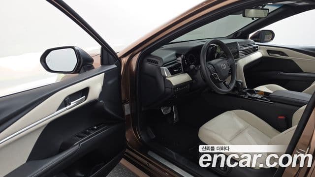 Toyota Camry 2025 — Photo 17/34