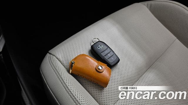 Toyota Camry 2025 — Photo 32/34
