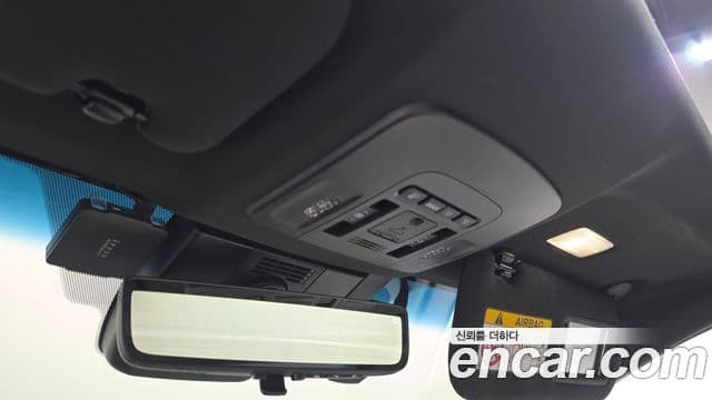 Toyota Camry 2025 — Photo 27/34