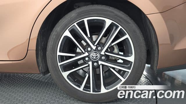 Toyota Camry 2025 — Photo 31/34