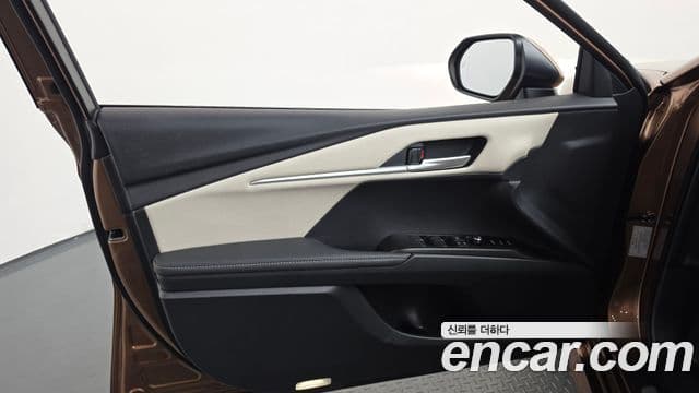 Toyota Camry 2025 — Photo 8/34
