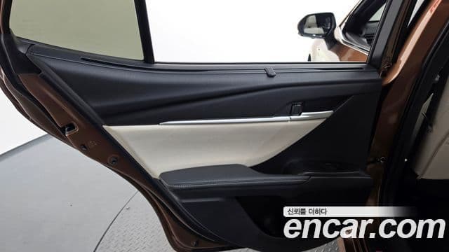Toyota Camry 2025 — Photo 19/34