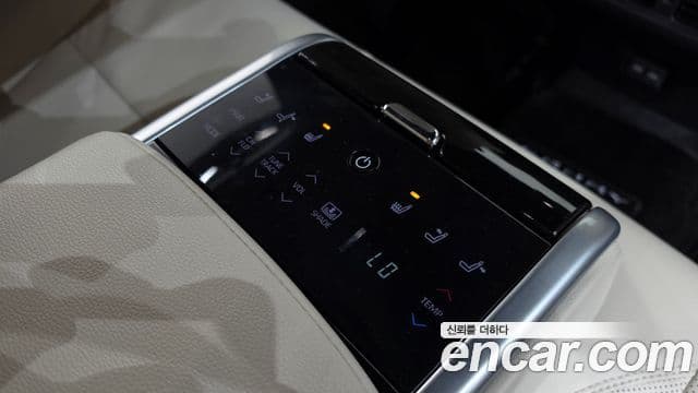 Toyota Camry 2025 — Photo 25/34